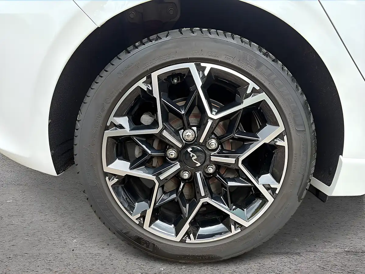 Used 2025 Kia Ceed GT-Line Fusion White - Interior and Exterior details 10
