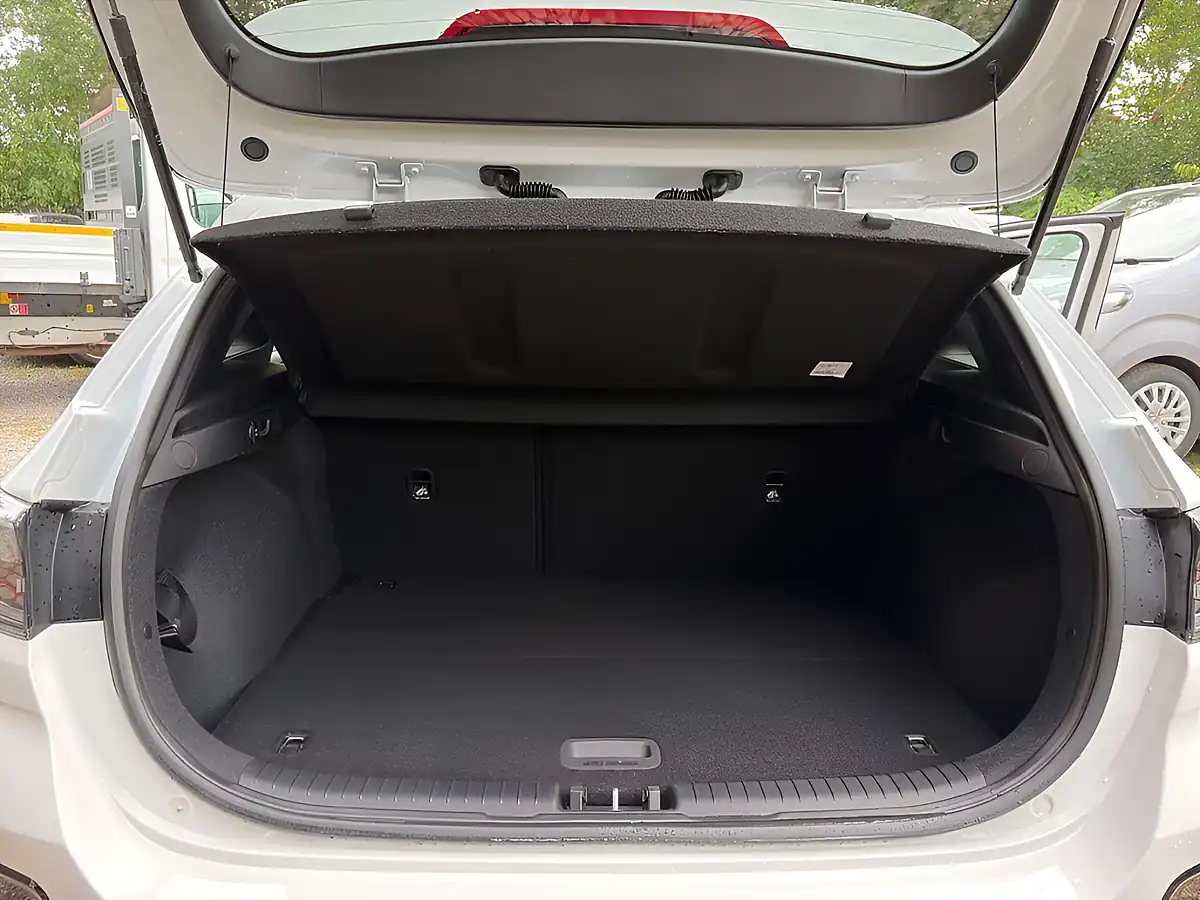 Used 2025 Kia Ceed GT-Line Fusion White - Interior and Exterior details 15