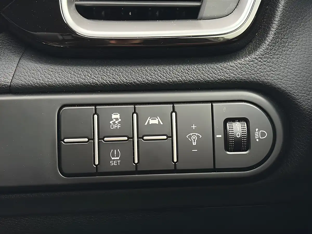 Used 2025 Kia Ceed GT-Line Fusion White - Interior and Exterior details 17