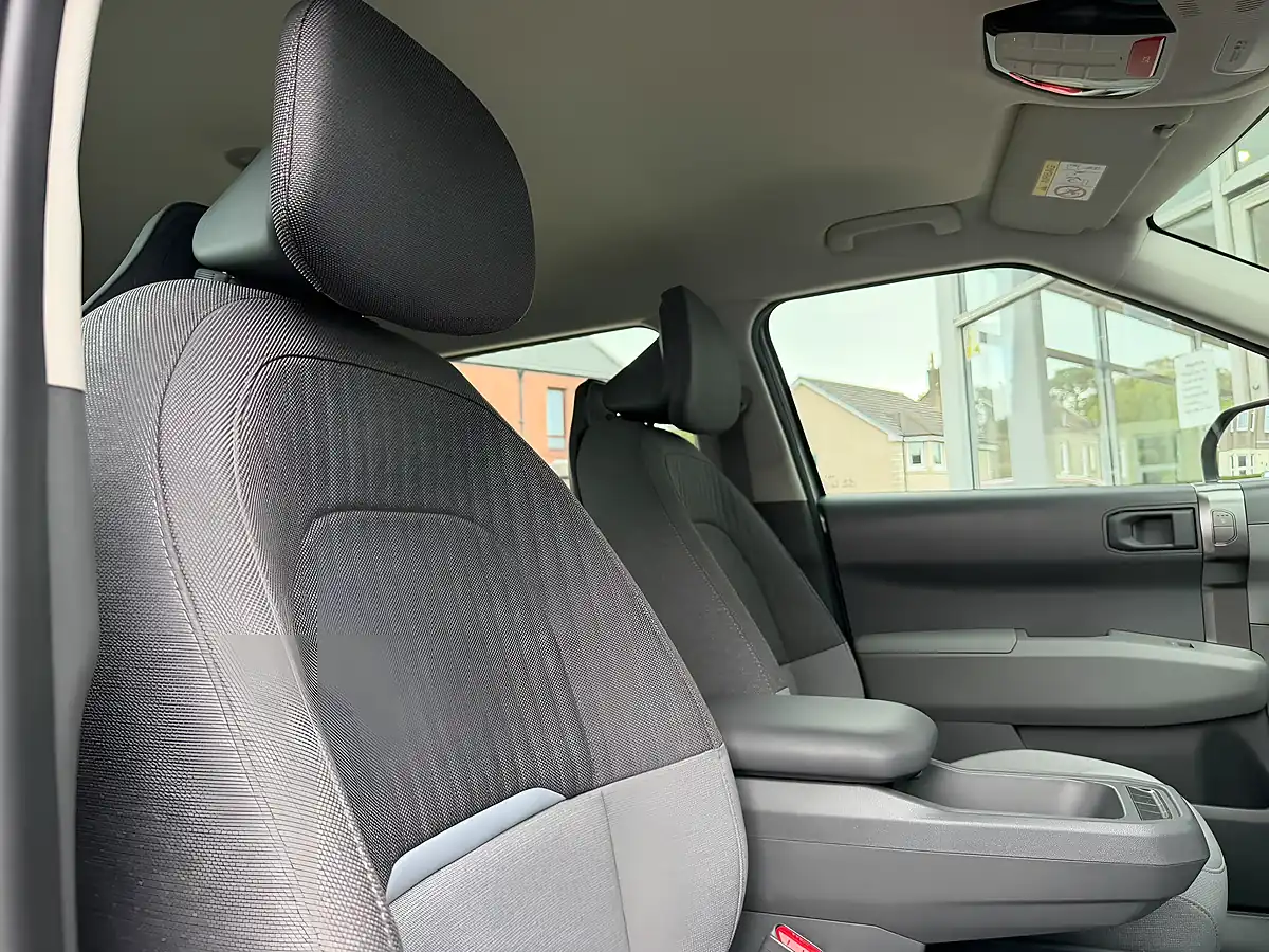 Used 2025 Kia EV3 Air Silver - Interior and Exterior details 12