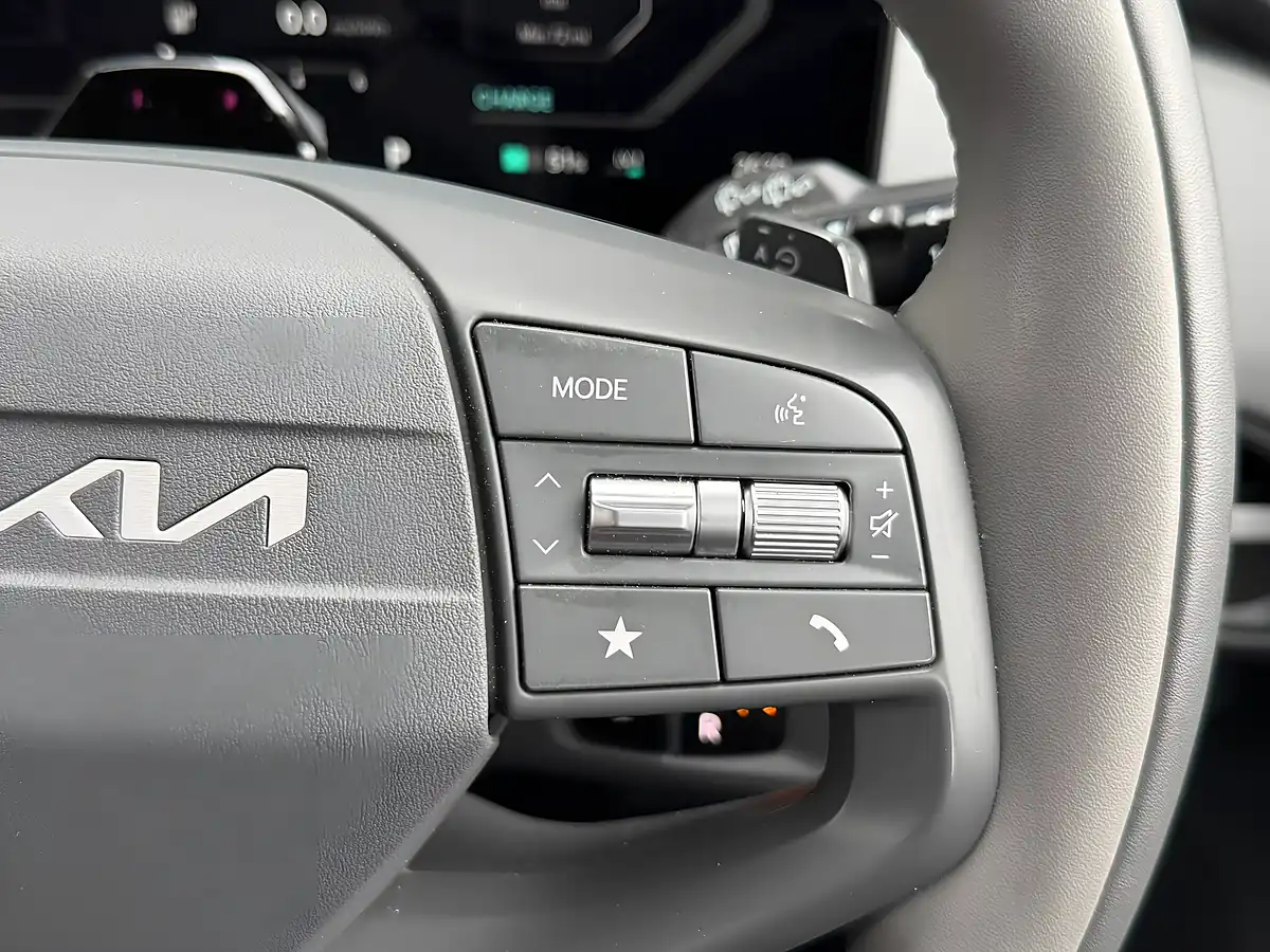 Used 2025 Kia EV3 Air Silver - Interior and Exterior details 14