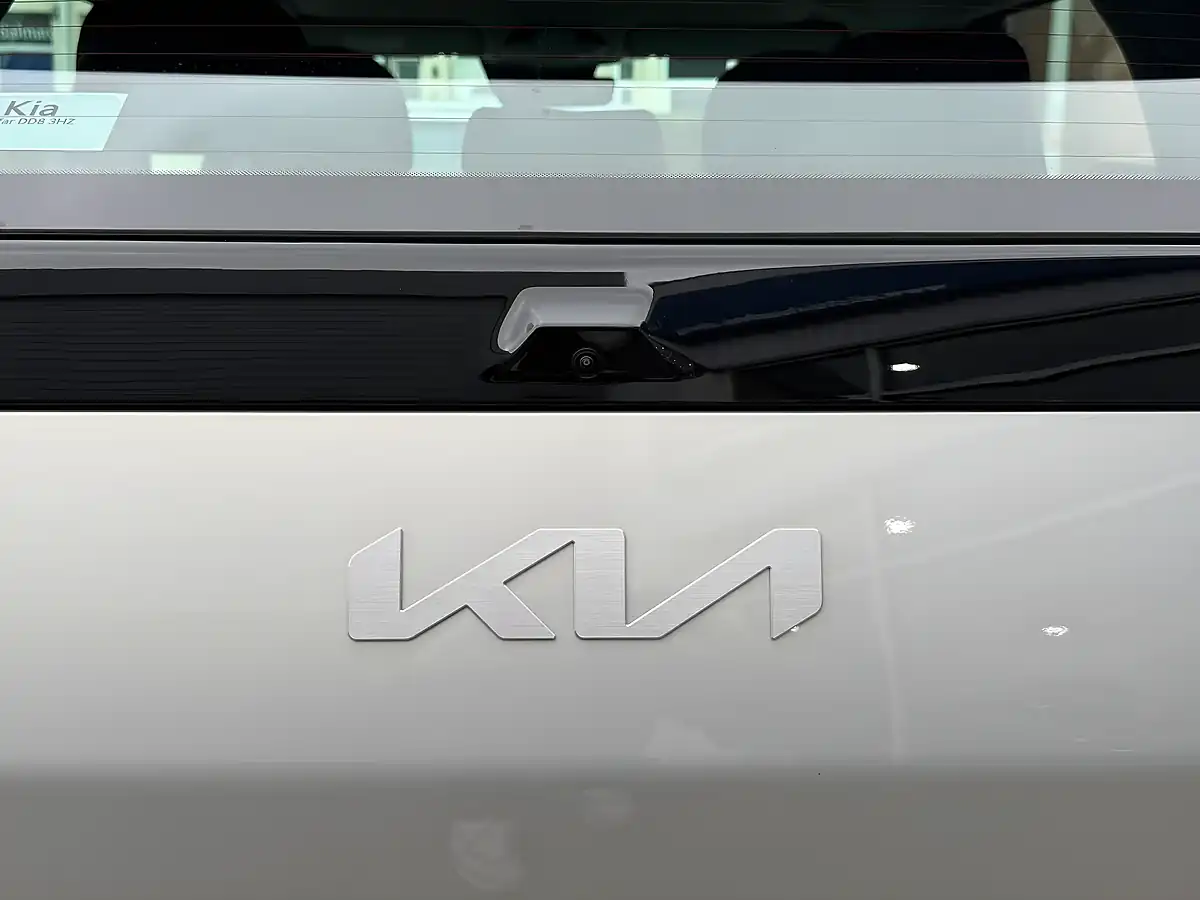 Used 2025 Kia EV3 Air Silver - Interior and Exterior details 20