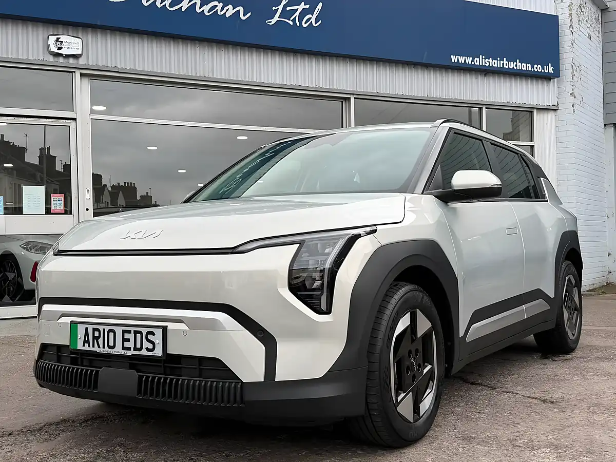 Used 2025 Kia EV3 Air Silver - Interior and Exterior details 4