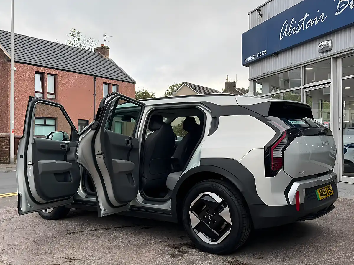 Used 2025 Kia EV3 Air Silver - Interior and Exterior details 5
