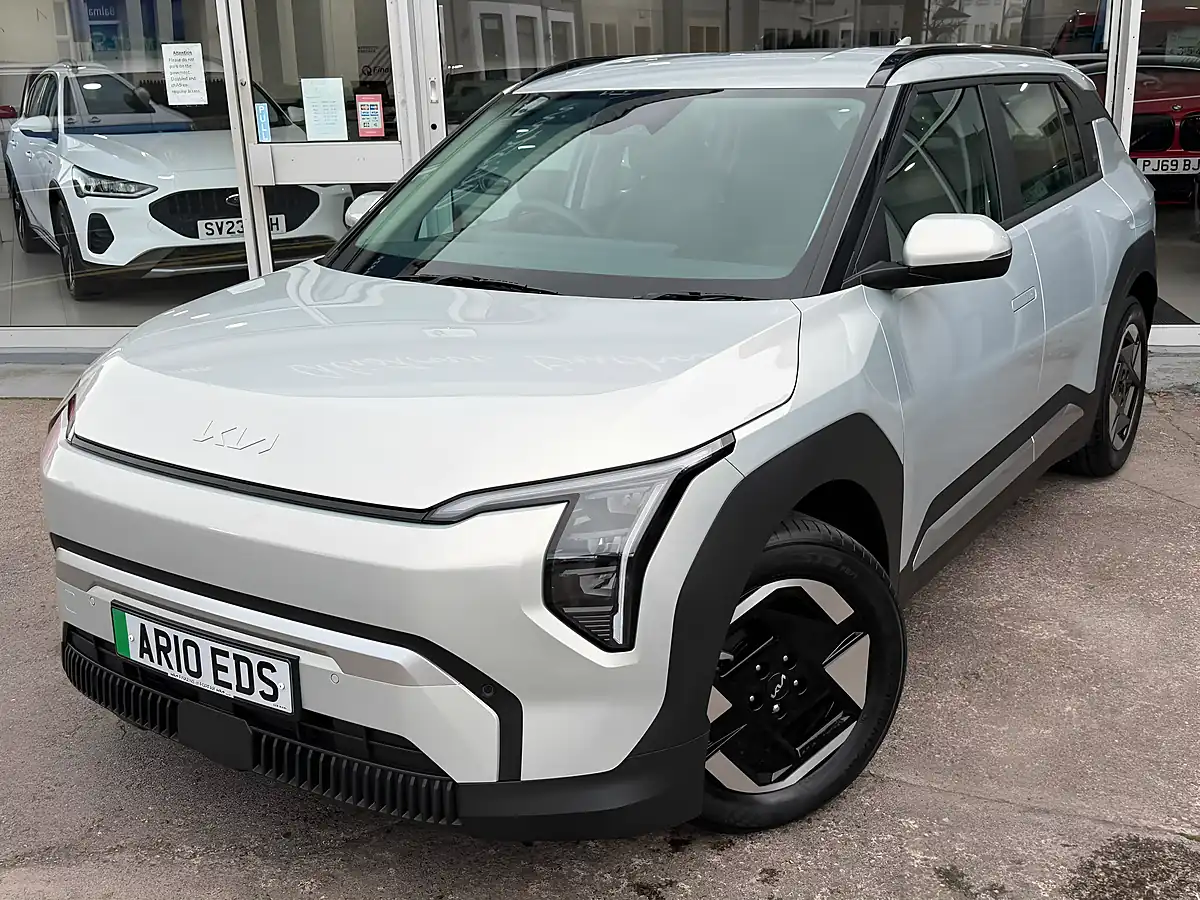 Used 2025 Kia EV3 Air Silver - Interior and Exterior details 6
