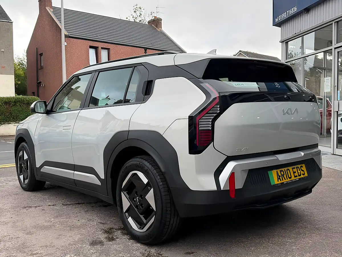 Used 2025 Kia EV3 Air Silver - Interior and Exterior details 7