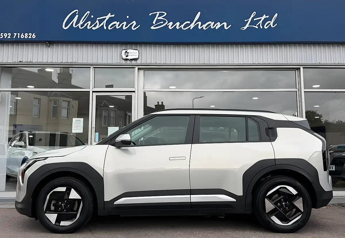Used 2025 Kia EV3 Air Silver - Interior and Exterior details 8