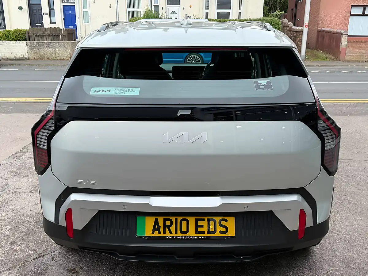 Used 2025 Kia EV3 Air Silver - Interior and Exterior details 9