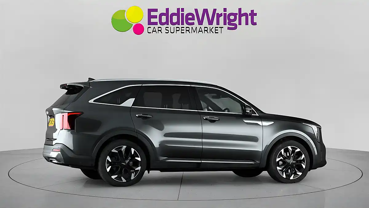 Used 2025 Kia Sorento 4 Grey - Interior and Exterior details 8