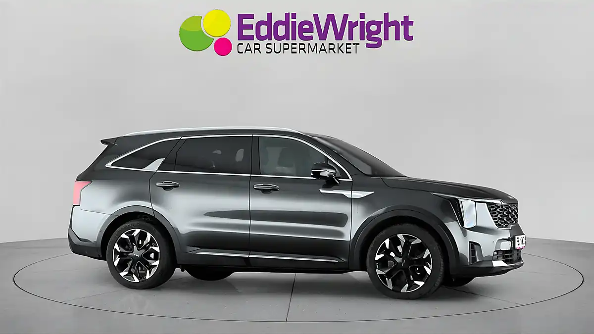 Used 2025 Kia Sorento 4 Grey - Interior and Exterior details 9