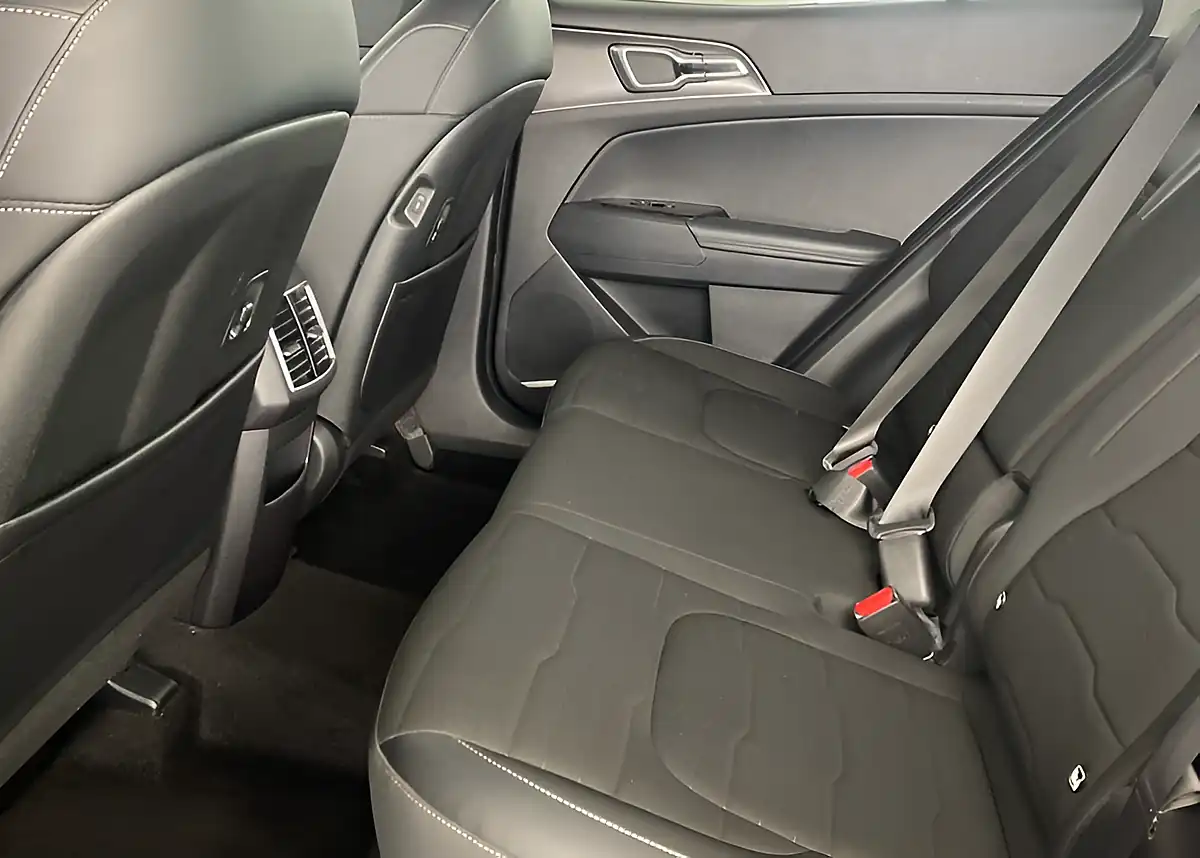 Used 2025 Kia Sportage 3 Black - Interior and Exterior details 12