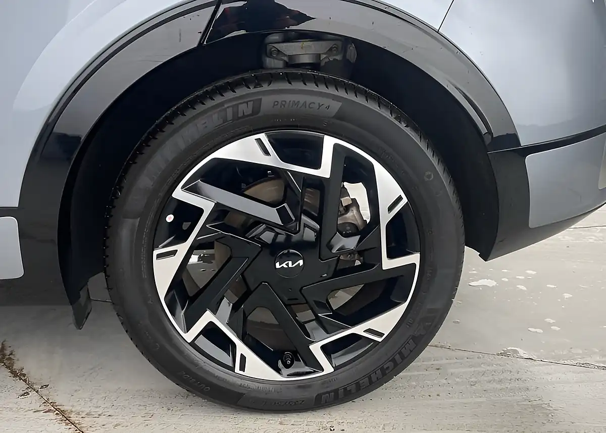 Used 2025 Kia Sportage GT-Line 's' Silver - Interior and Exterior details 15