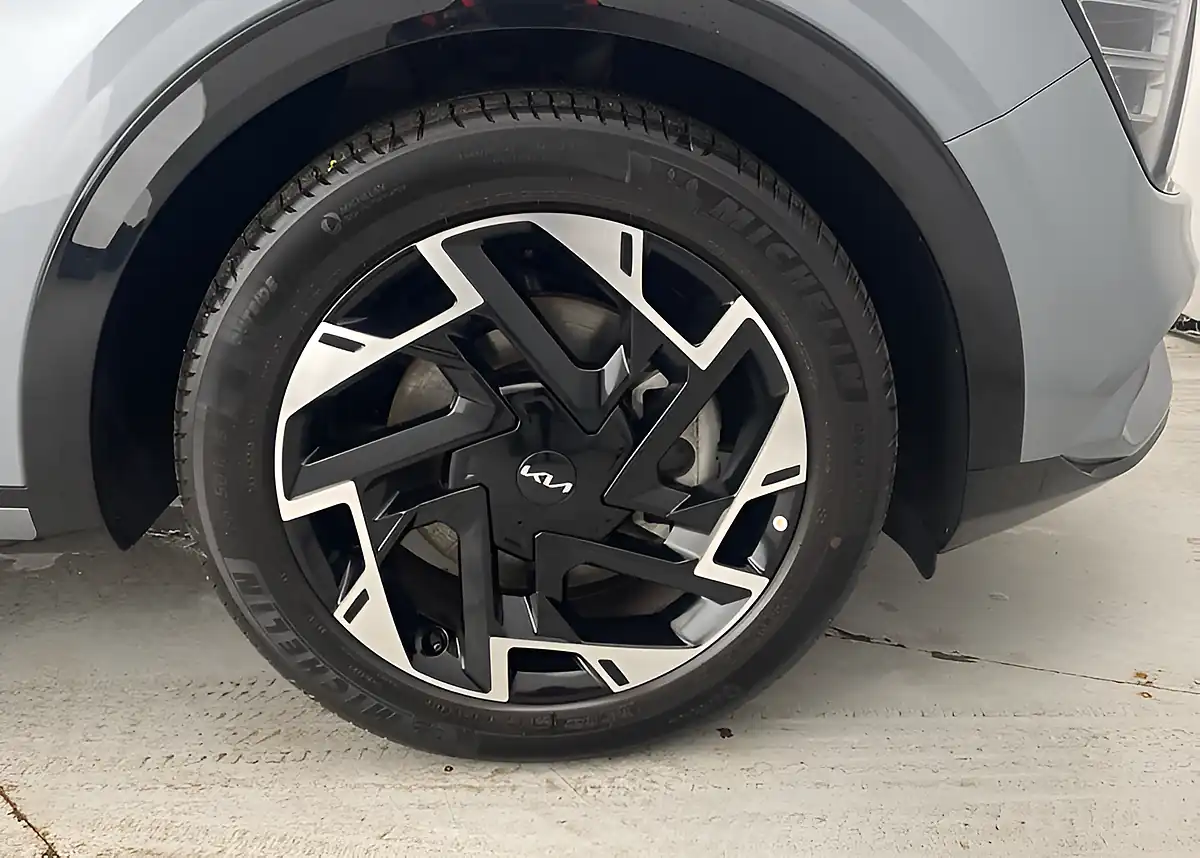 Used 2025 Kia Sportage GT-Line 's' Silver - Interior and Exterior details 17