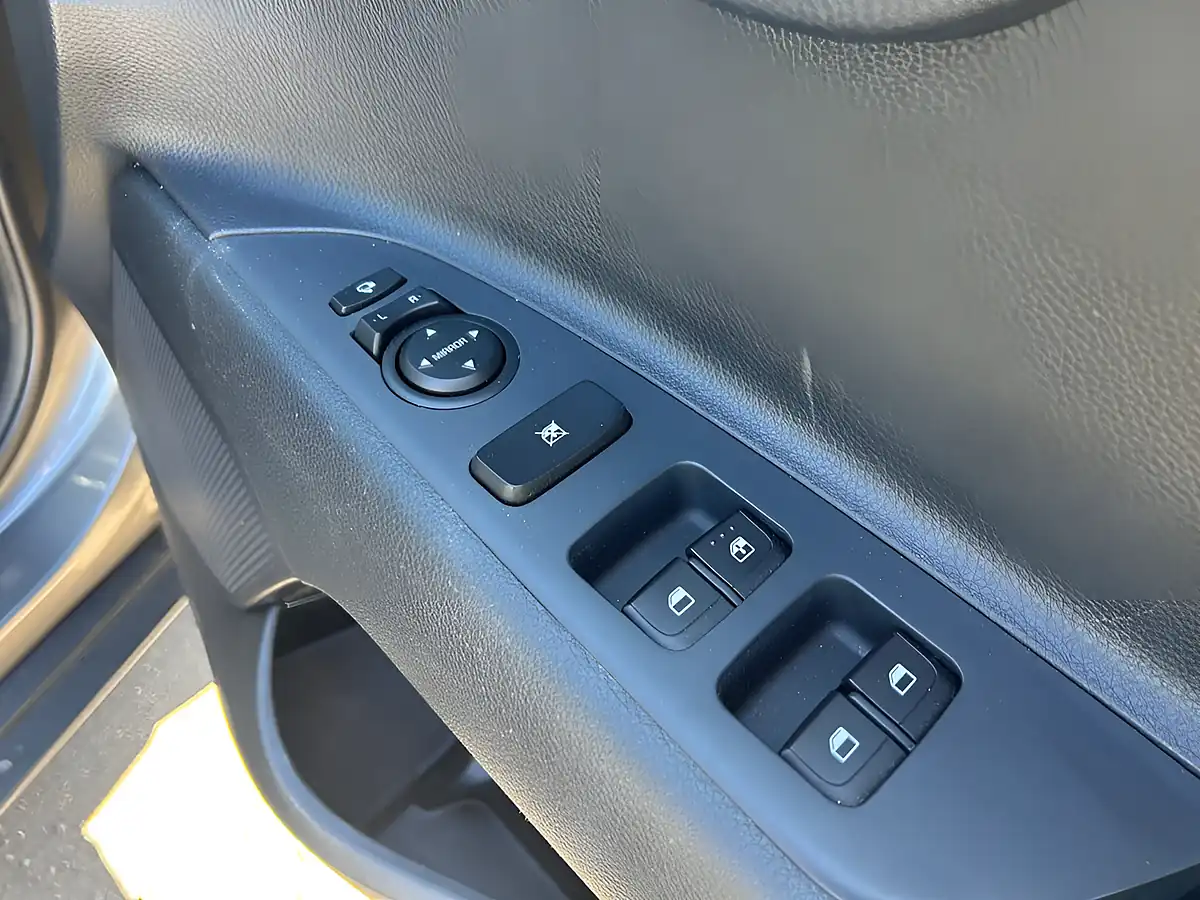 Used 2025 Kia Stonic 2 Grey - Interior and Exterior details 18