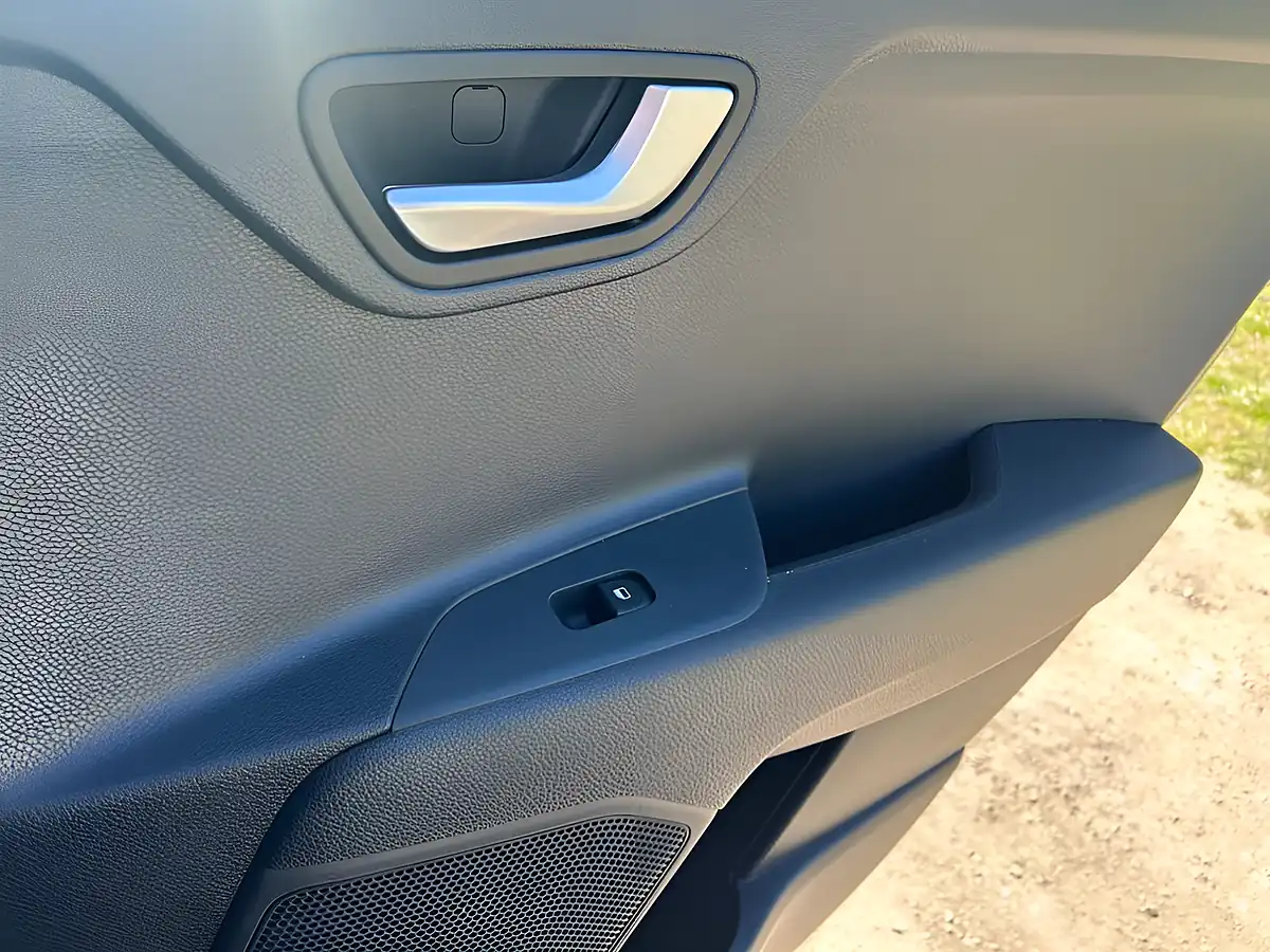 Used 2025 Kia Stonic 2 Grey - Interior and Exterior details 19