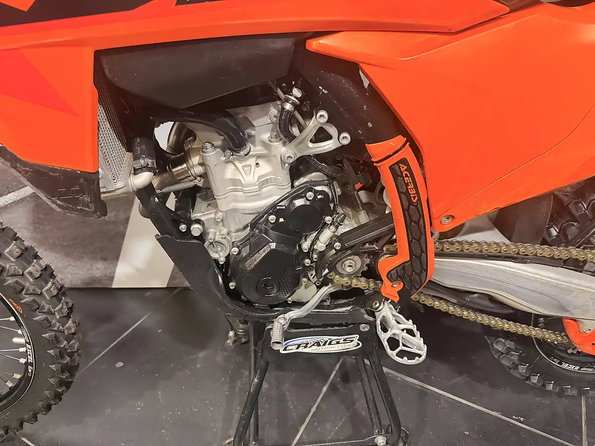 Used 2025 Ktm 250 Sx-F Orange - Interior and Exterior details 9