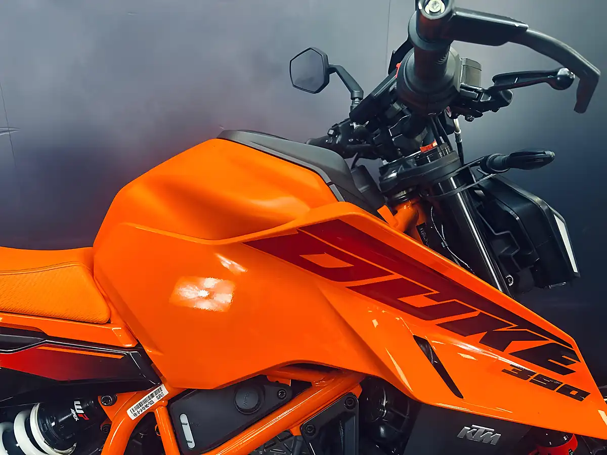 Used 2025 Ktm 390 Duke Orange - Interior and Exterior details 10