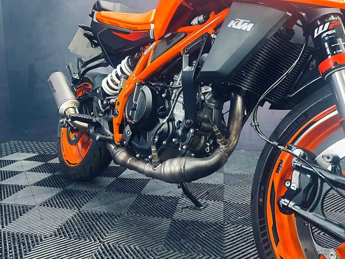 Used 2025 Ktm 390 Duke Orange - Interior and Exterior details 11