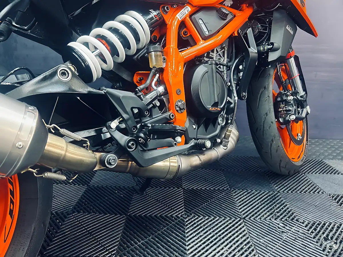 Used 2025 Ktm 390 Duke Orange - Interior and Exterior details 12