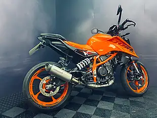 Used 2025 Ktm 390 Duke Orange - Interior and Exterior details 13