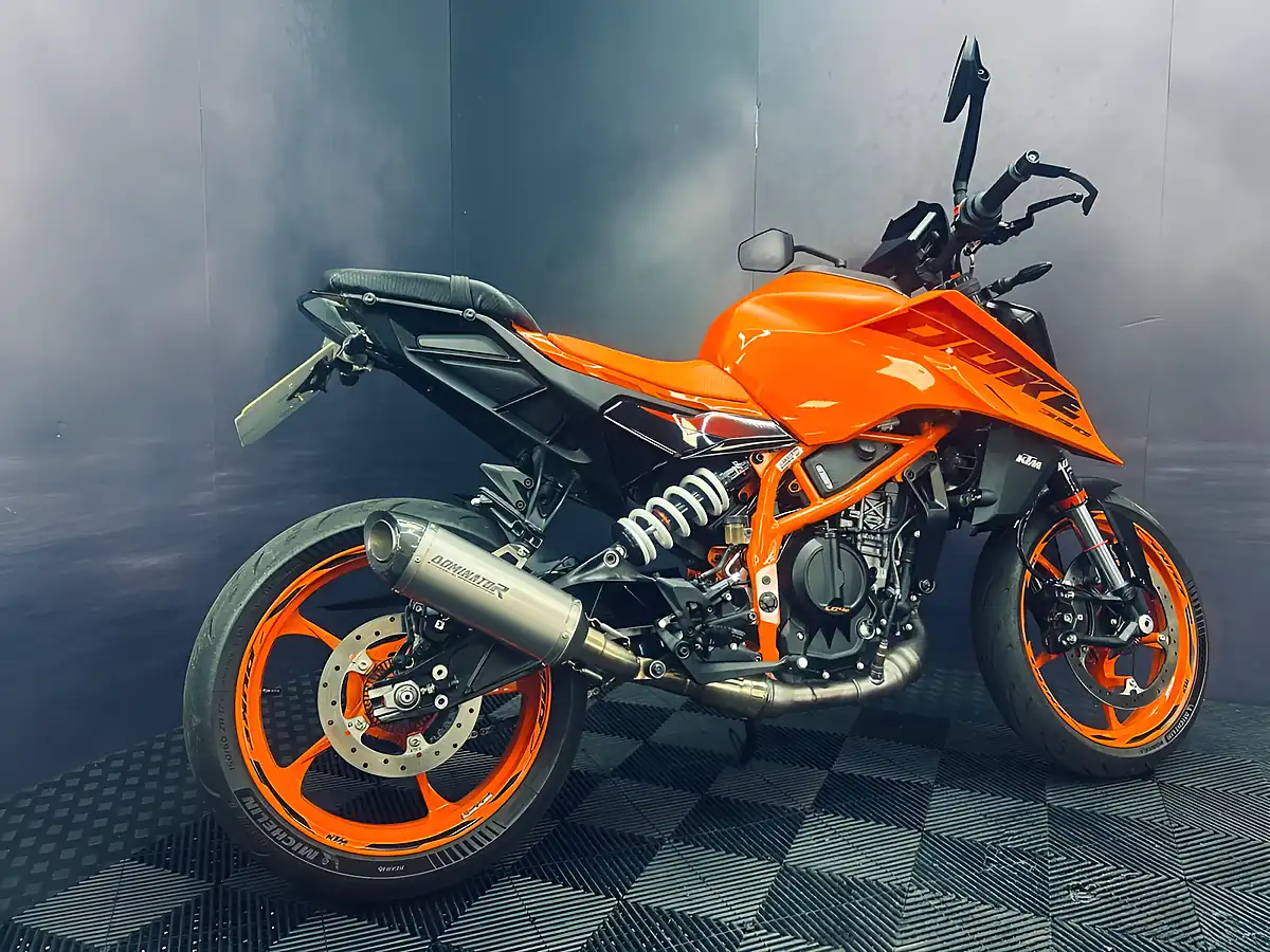 Used 2025 Ktm 390 Duke Orange - Interior and Exterior details 13