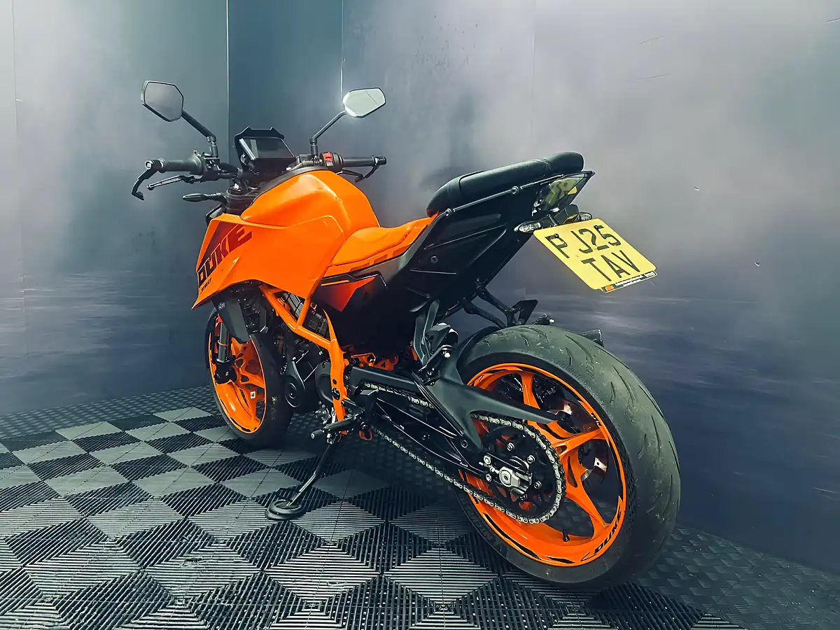 Used 2025 Ktm 390 Duke Orange - Interior and Exterior details 15