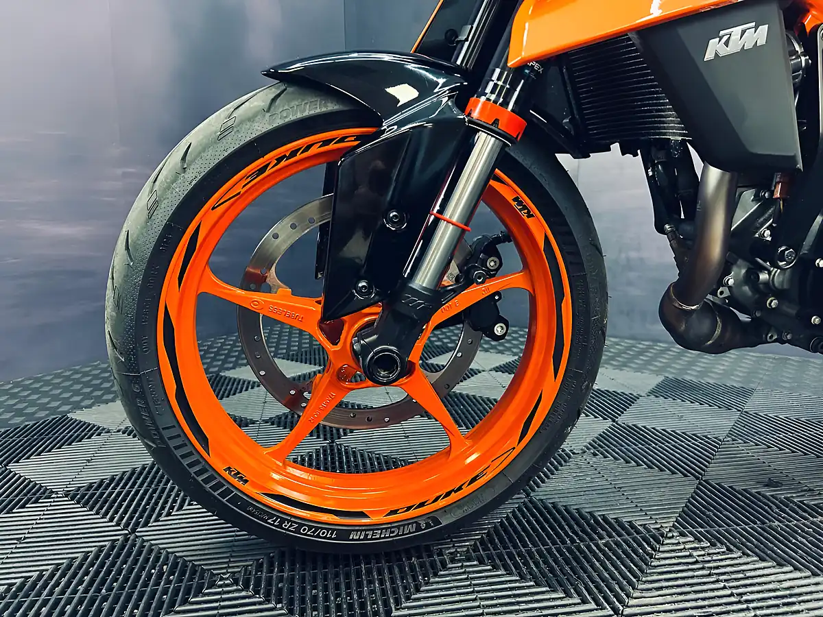 Used 2025 Ktm 390 Duke Orange - Interior and Exterior details 16