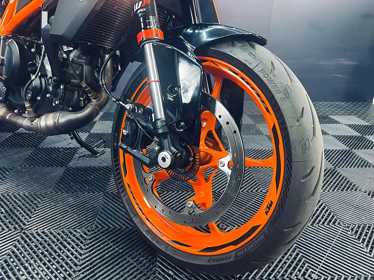 Used 2025 Ktm 390 Duke Orange - Interior and Exterior details 17