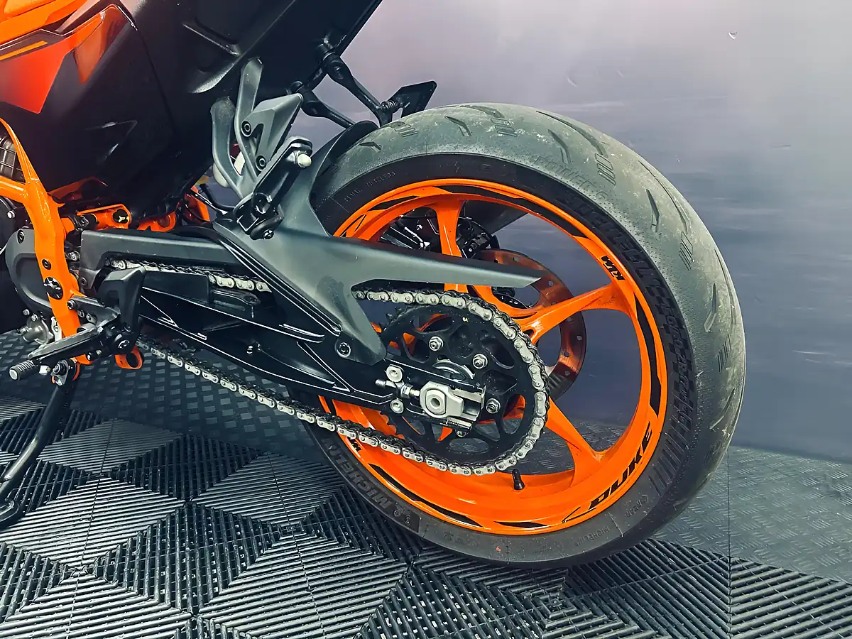 Used 2025 Ktm 390 Duke Orange - Interior and Exterior details 19