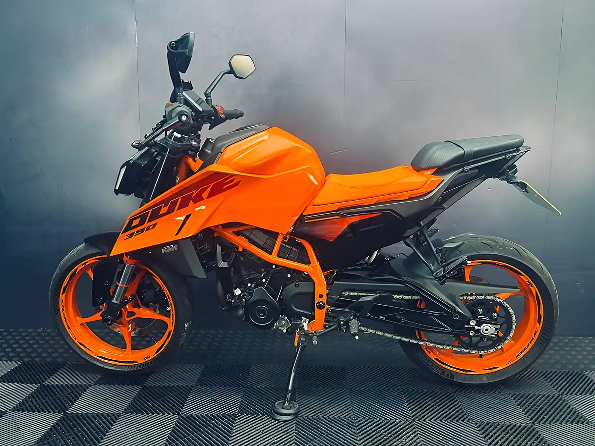 Used 2025 Ktm 390 Duke Orange - Interior and Exterior details 4