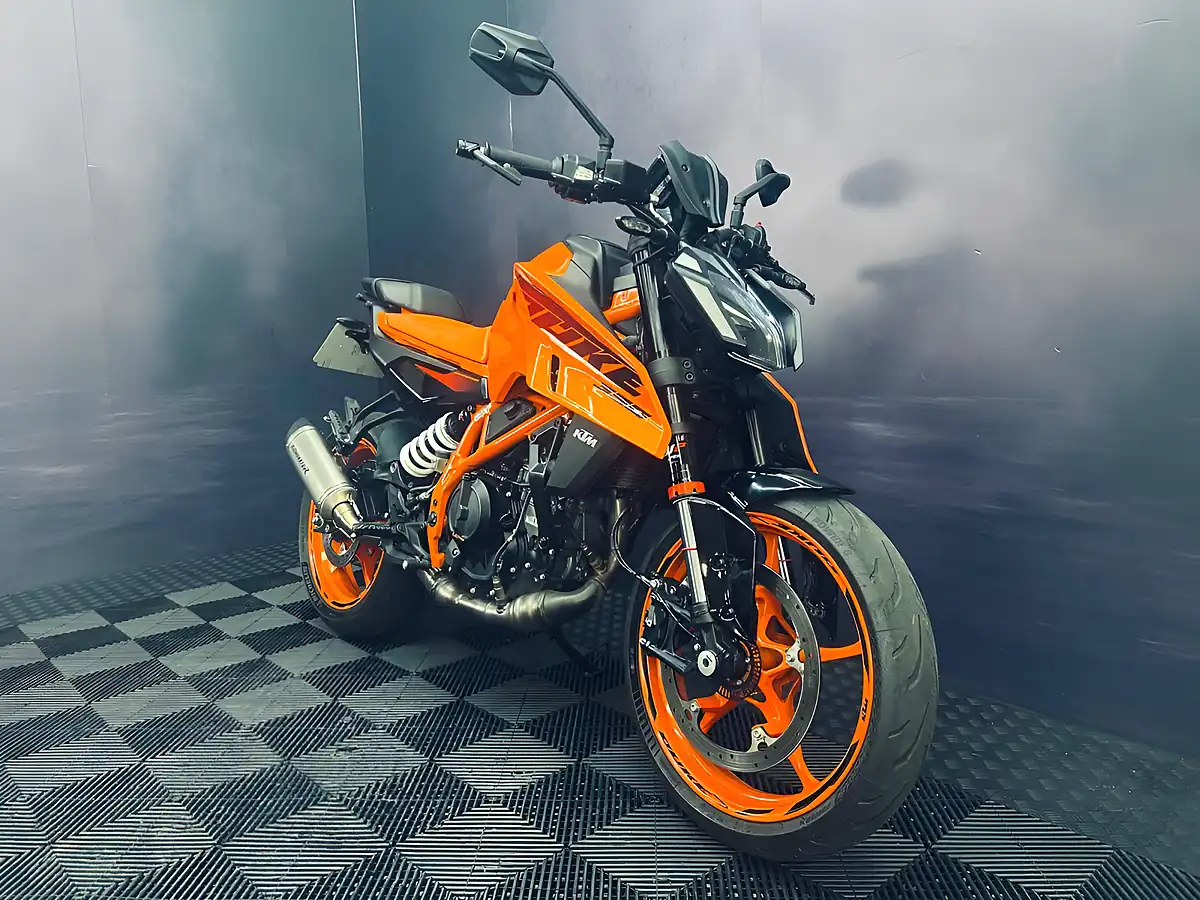 Used 2025 Ktm 390 Duke Orange - Interior and Exterior details 5