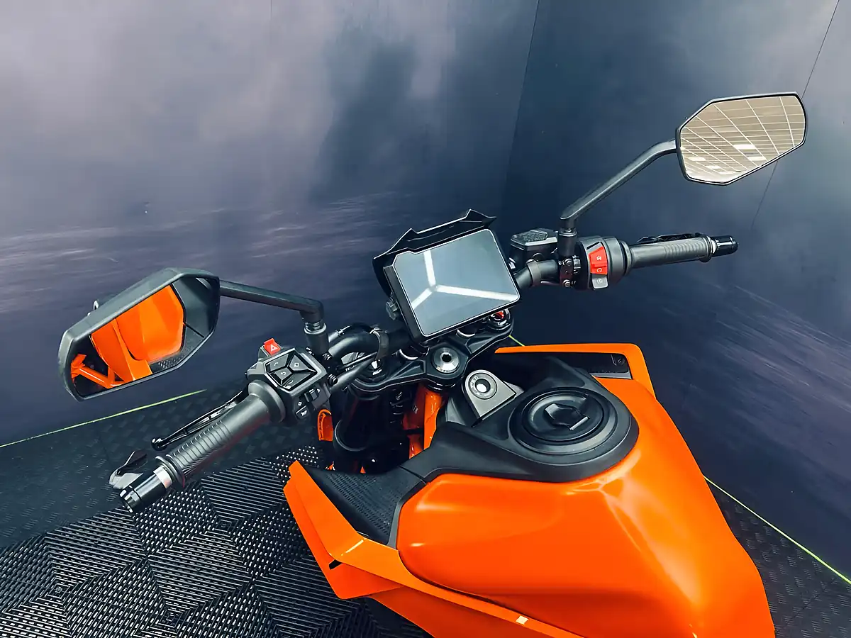 Used 2025 Ktm 390 Duke Orange - Interior and Exterior details 8