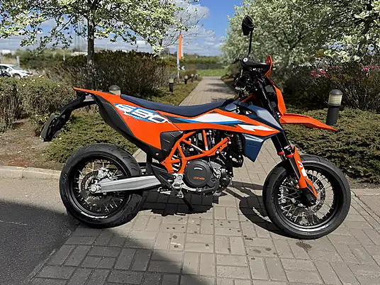2025 KTM 690 SMC R