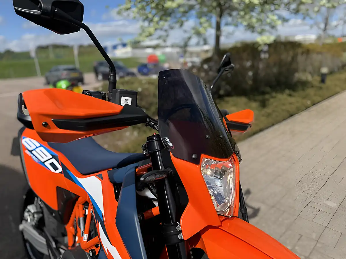 Used 2025 Ktm 690 Smc R Orange - Interior and Exterior details 17