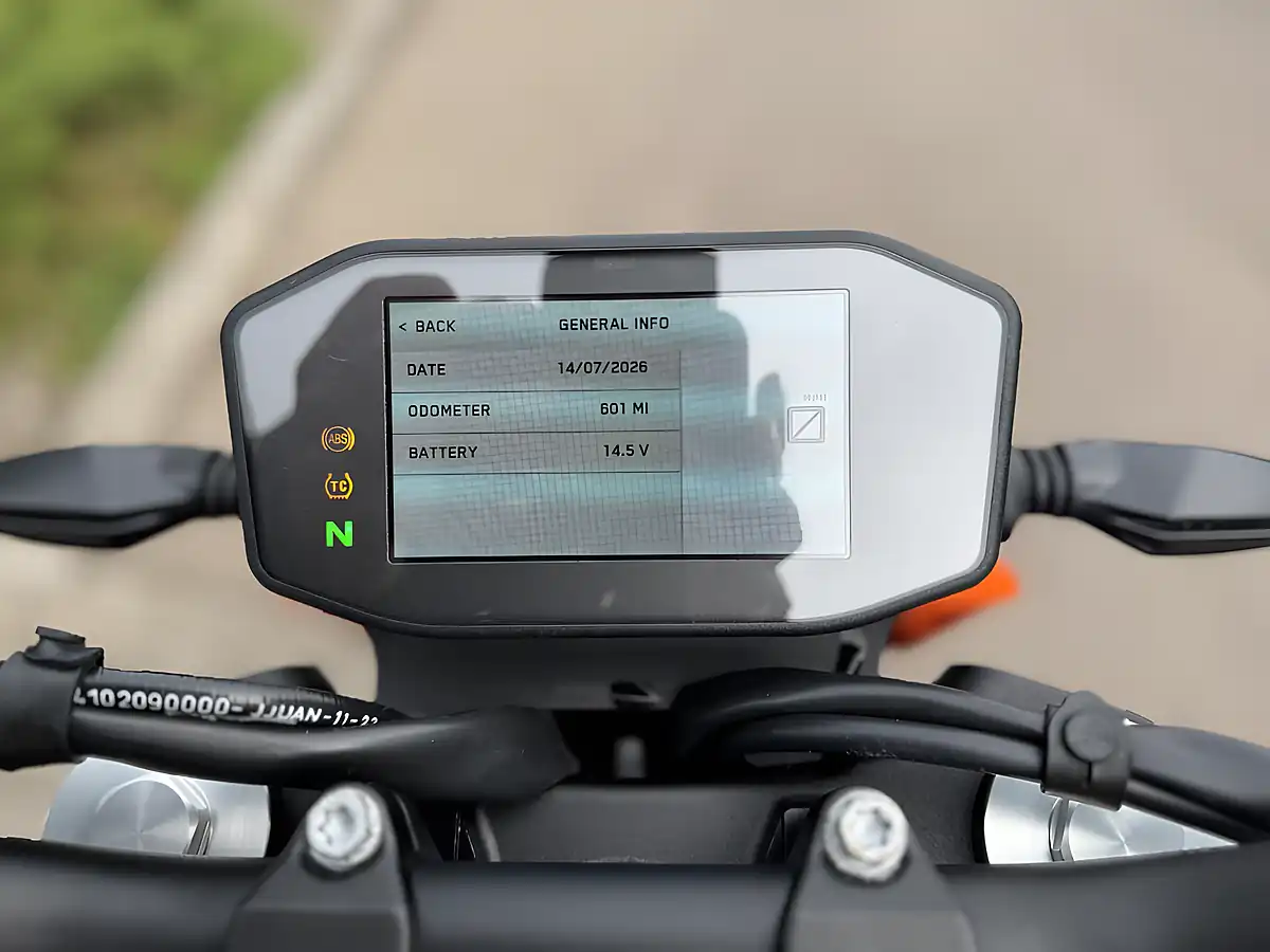 Used 2025 Ktm 790 Duke L 24 Orange - Interior and Exterior details 11