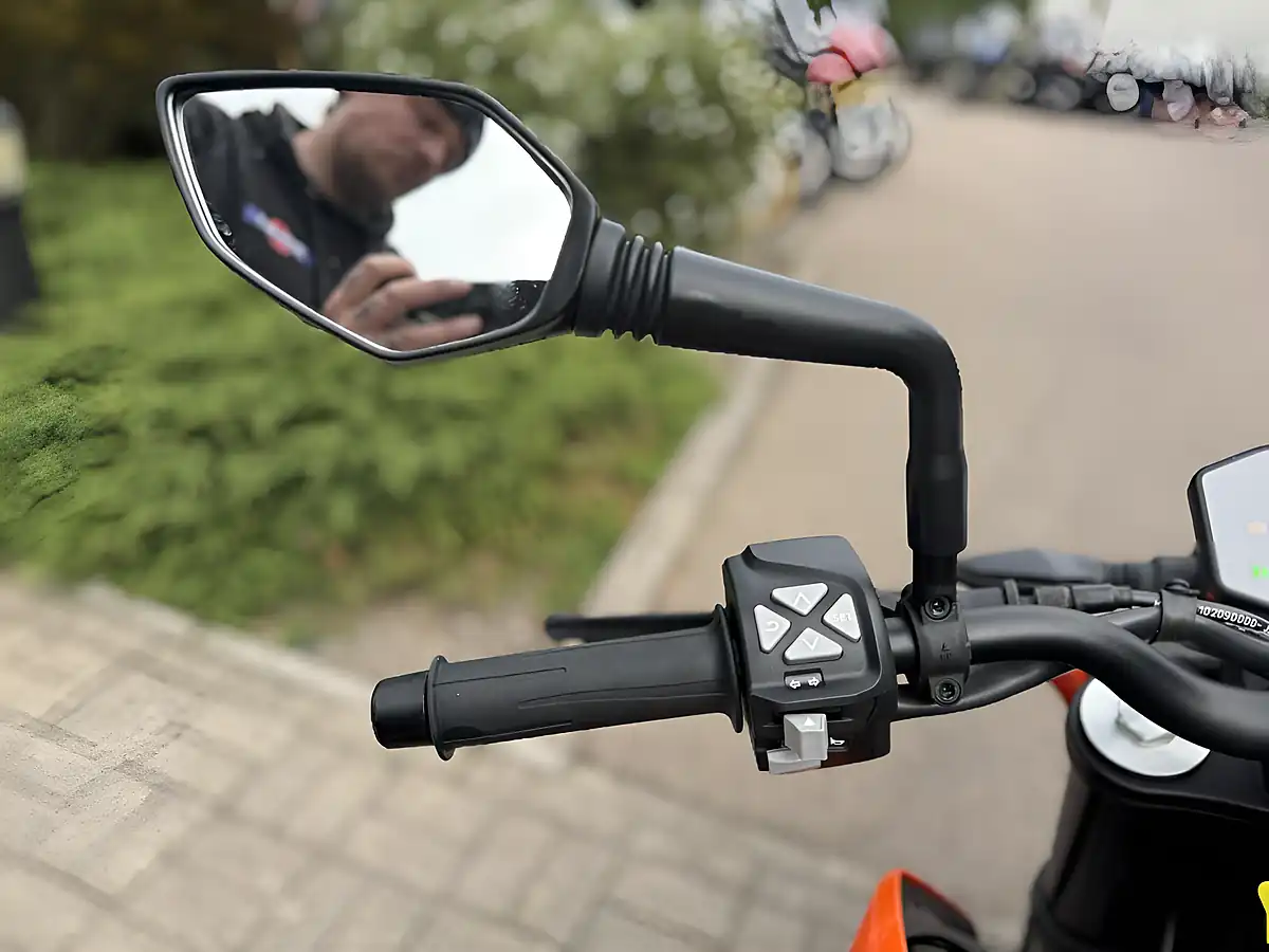 Used 2025 Ktm 790 Duke L 24 Orange - Interior and Exterior details 12