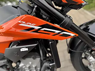 Used 2025 Ktm 790 Duke L 24 Orange - Interior and Exterior details 14