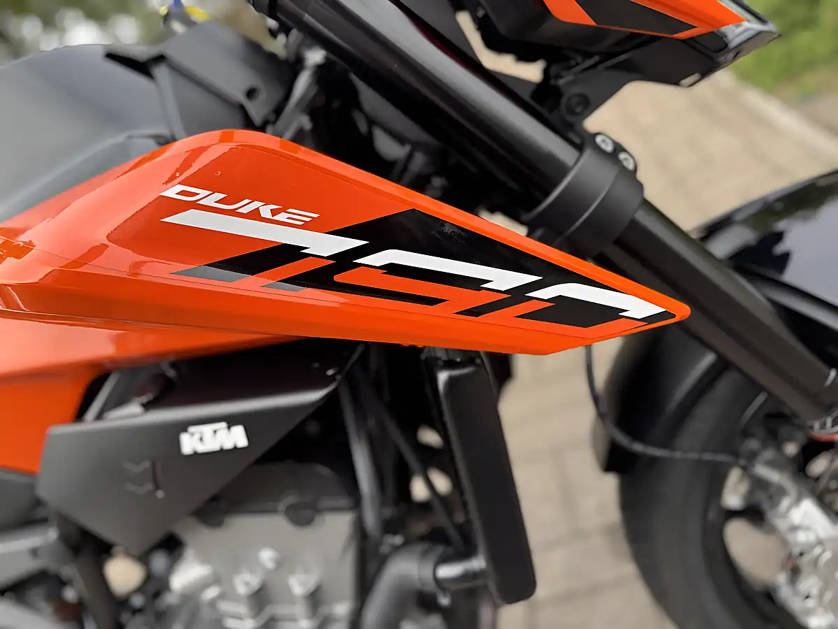 Used 2025 Ktm 790 Duke L 24 Orange - Interior and Exterior details 14
