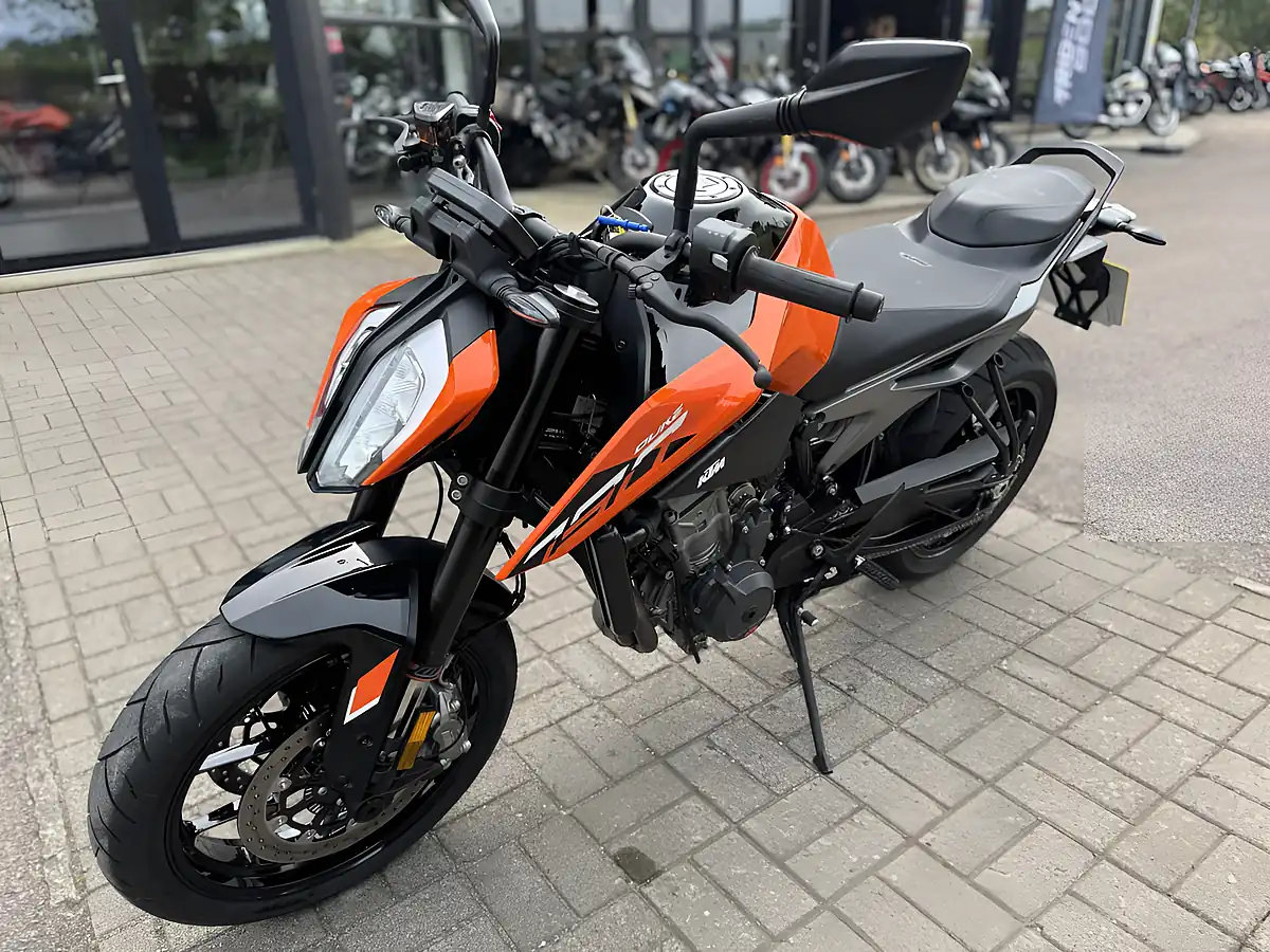 Used 2025 Ktm 790 Duke L 24 Orange - Interior and Exterior details 19