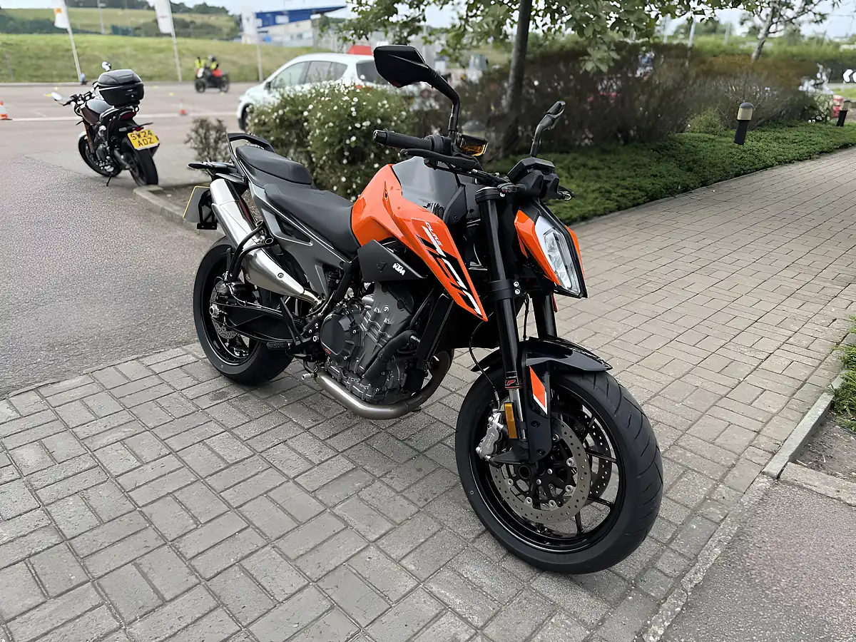 Used 2025 Ktm 790 Duke L 24 Orange - Interior and Exterior details 3