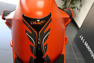 Used 2025 Ktm 990 Duke Full Tech Pack Orange - Interior and Exterior details 10