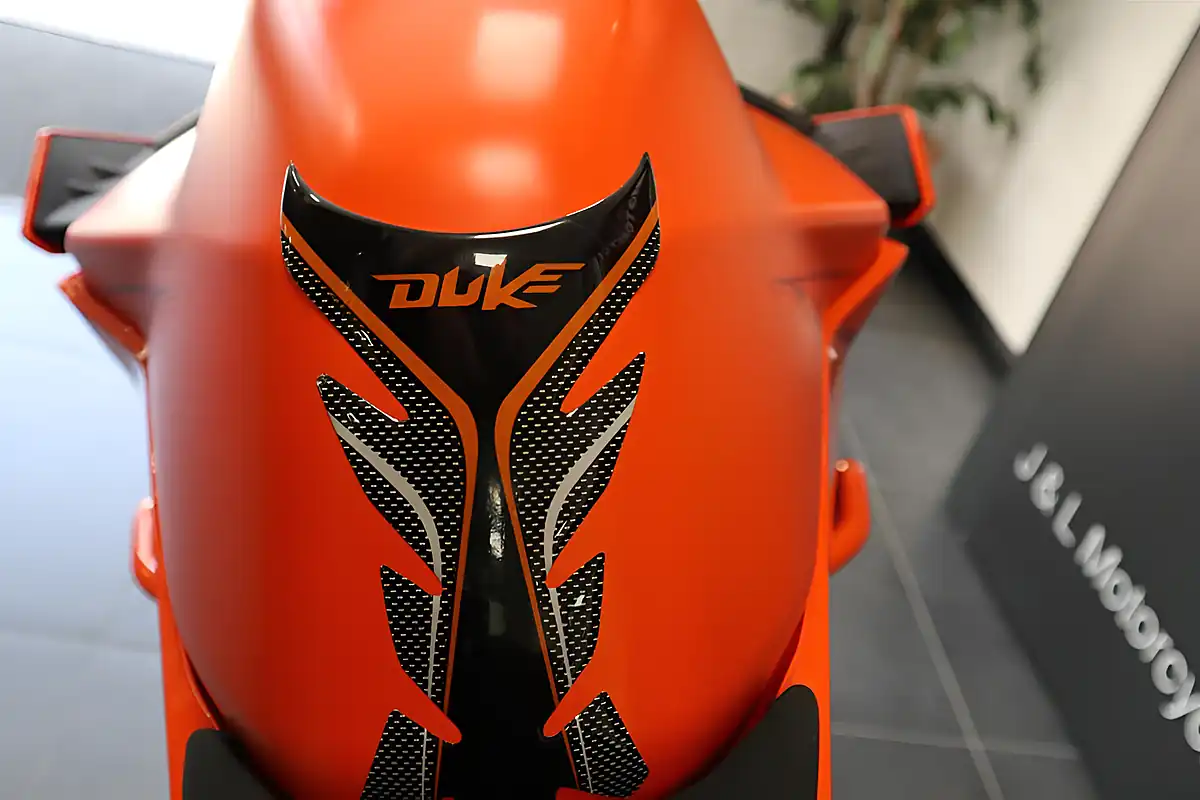 Used 2025 Ktm 990 Duke Full Tech Pack Orange - Interior and Exterior details 10