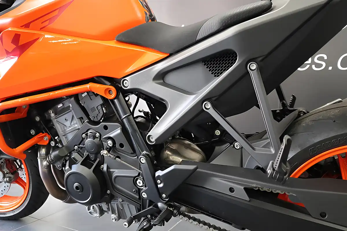Used 2025 Ktm 990 Duke Full Tech Pack Orange - Interior and Exterior details 11