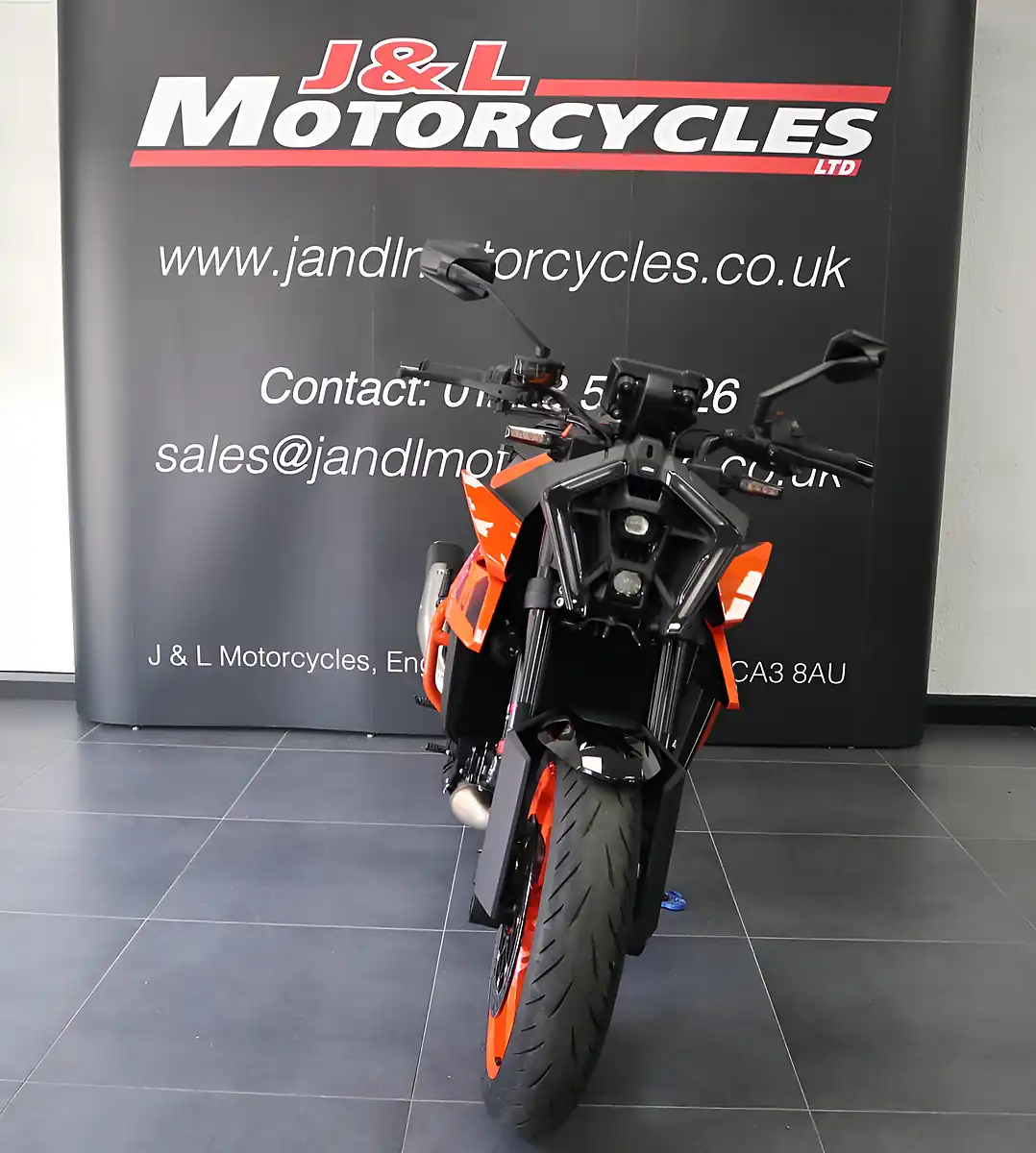 Used 2025 Ktm 990 Duke Full Tech Pack Orange - Interior and Exterior details 4