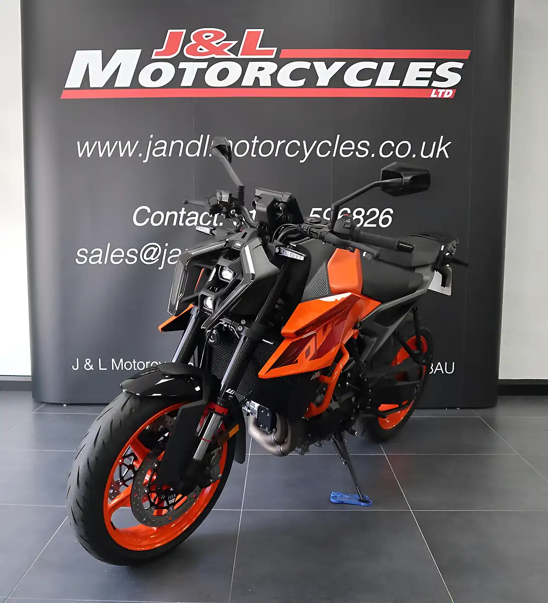 Used 2025 Ktm 990 Duke Full Tech Pack Orange - Interior and Exterior details 5