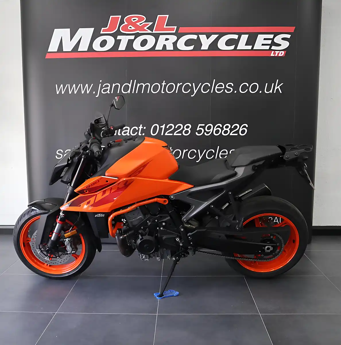 Used 2025 Ktm 990 Duke Full Tech Pack Orange - Interior and Exterior details 6