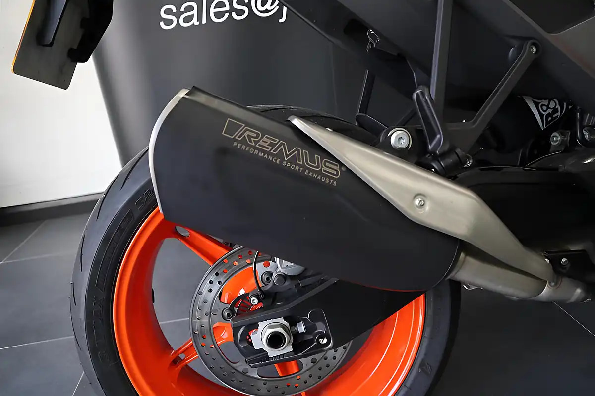 Used 2025 Ktm 990 Duke Full Tech Pack Orange - Interior and Exterior details 9
