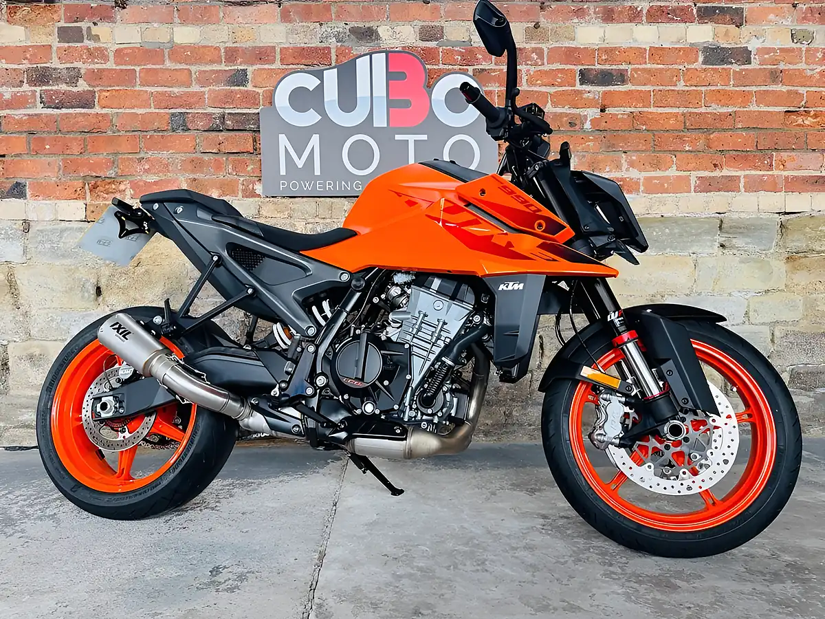Used 2025 Ktm 990 Duke Orange - Front View