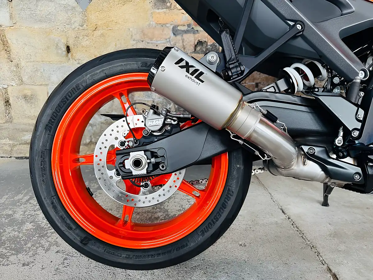 Used 2025 Ktm 990 Duke Orange - Interior and Exterior details 10