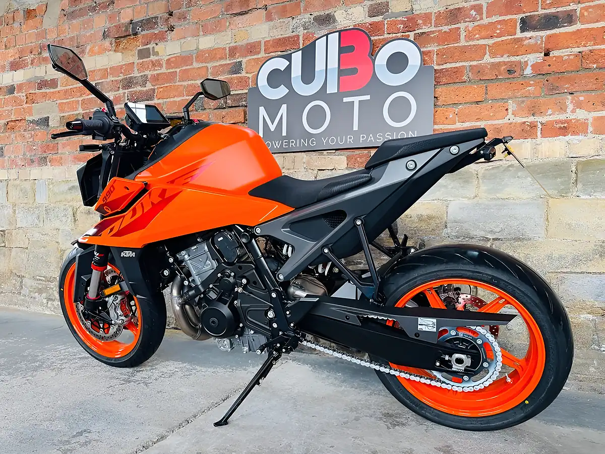 Used 2025 Ktm 990 Duke Orange - Interior and Exterior details 13